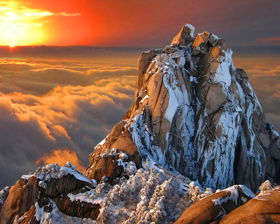 Tianzhu Peak: a pillar piercing the sky — cross the stone-path cave canyon to reach it