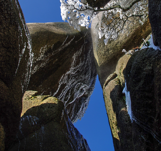 Mysterious Valley: 400m+ long, 100m+ vertical drop, granite boulder accumulation
