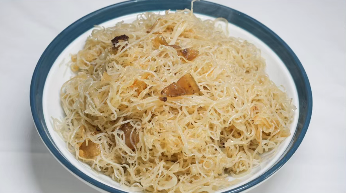 Steamed Noodles with Pork: Pure carb-loaded comfort with irresistible pork aroma
