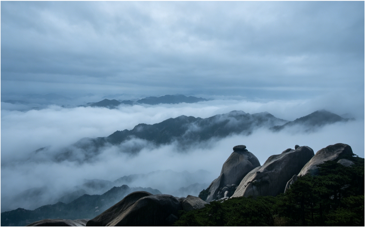 Let the cloud sea be the scroll and the emerald mountains the ink — come to Tianzhushan and behold a flowing ink-wash painting.