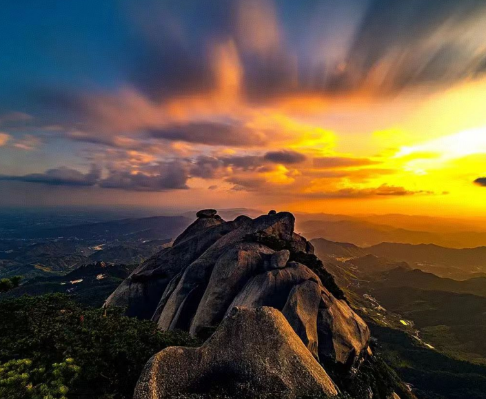Autumn Charm at Tianzhushan | Rolling Seas of Clouds and the Full Splendor of Clear Autumn Mountains