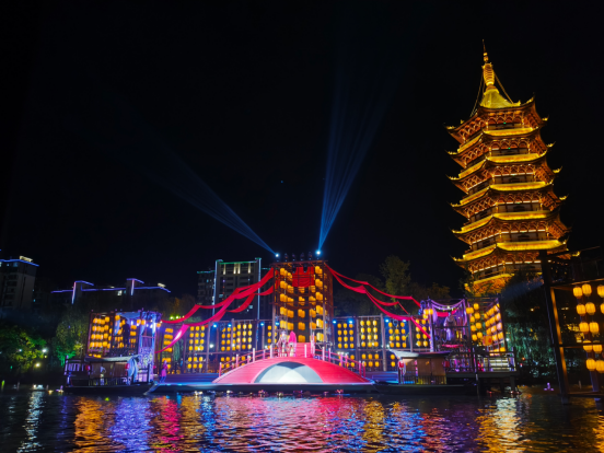 One Lake, Two Worlds: Past and Present in Conversation | A Night Tour of Xuehu Unlocks a Journey Across Time